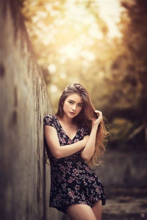 Pin by Anahi white on Modelaje | Portrait photography women, Photography poses women ...